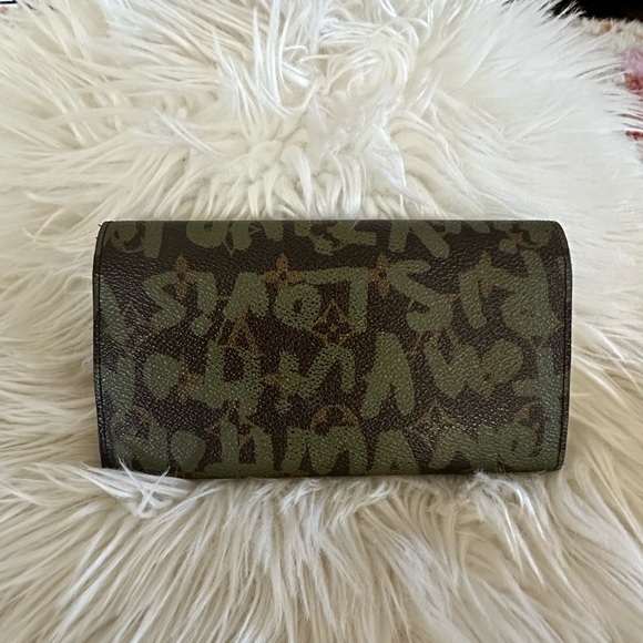 EUC COA Louis Vuitton graffiti wallet - Picture 2 of 10